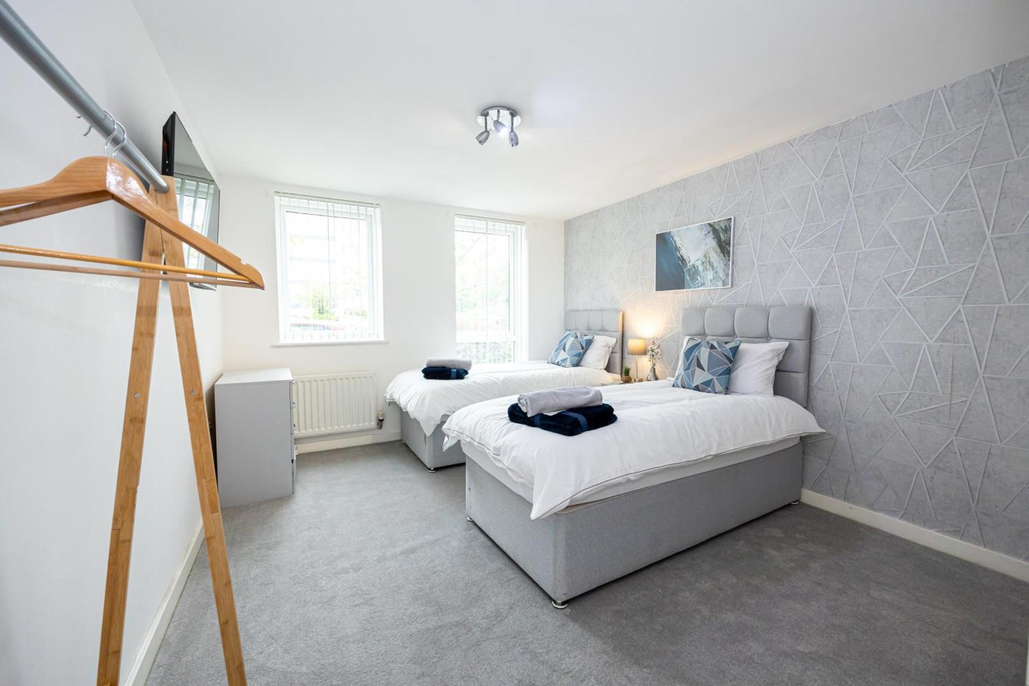 Apartment Near Centre, Etihad, Coop Live *